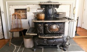 Read more about the article A Photographic Love Letter to Lady Crawford: The 1898 Villa Crawford Cookstove